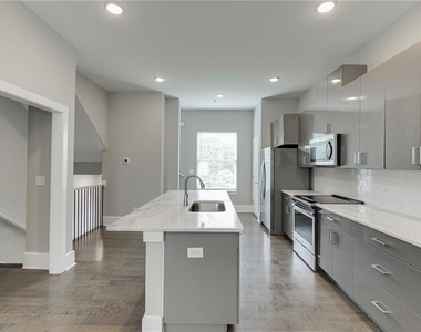 456 Parkway Drive Ne - Photo Thumbnail 4
