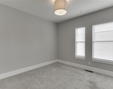 456 Parkway Drive Ne - Photo Thumbnail 26