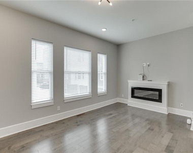 456 Parkway Drive Ne - Photo Thumbnail 10