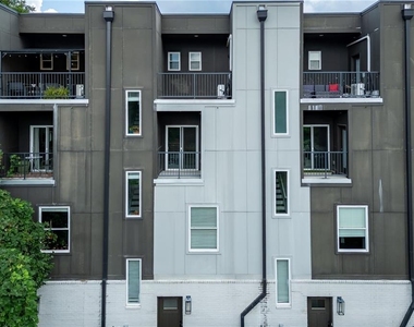 456 Parkway Drive Ne - Photo Thumbnail 2