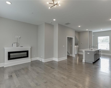 456 Parkway Drive Ne - Photo Thumbnail 12