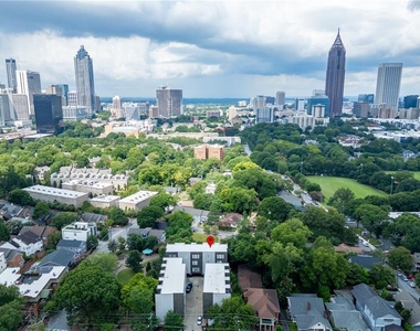 456 Parkway Drive Ne - Photo Thumbnail 3