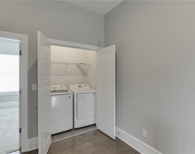 456 Parkway Drive Ne - Photo Thumbnail 25