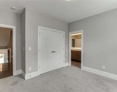 456 Parkway Drive Ne - Photo Thumbnail 16