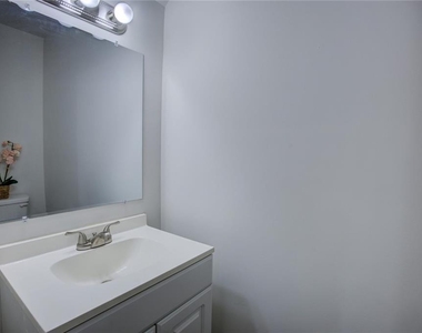 2340 Beaver Ruin Road - Photo Thumbnail 24