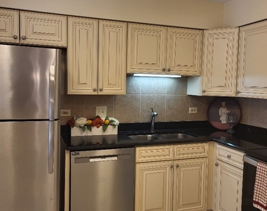 7510 Farmingdale Drive - Photo Thumbnail 16