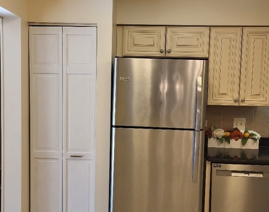 7510 Farmingdale Drive - Photo Thumbnail 15