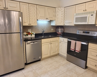 7510 Farmingdale Drive - Photo Thumbnail 14