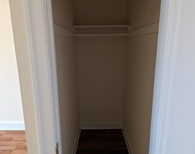 2536 N Sawyer Avenue - Photo Thumbnail 8