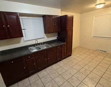 1241 Arthur Street - Photo Thumbnail 7