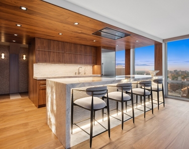 111 E Chestnut Street - Photo Thumbnail 20