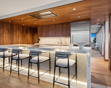 111 E Chestnut Street - Photo Thumbnail 21