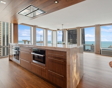 111 E Chestnut Street - Photo Thumbnail 10