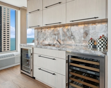 111 E Chestnut Street - Photo Thumbnail 40