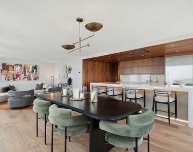 111 E Chestnut Street - Photo Thumbnail 15
