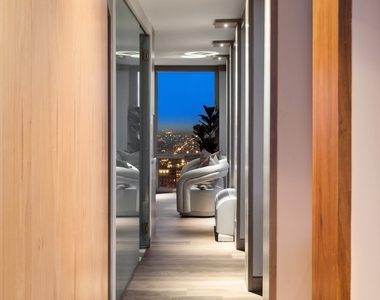 111 E Chestnut Street - Photo Thumbnail 4