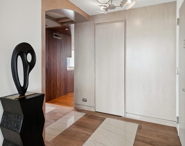 111 E Chestnut Street - Photo Thumbnail 5