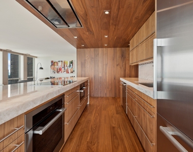 111 E Chestnut Street - Photo Thumbnail 13