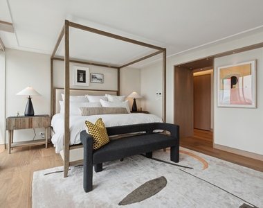 111 E Chestnut Street - Photo Thumbnail 45