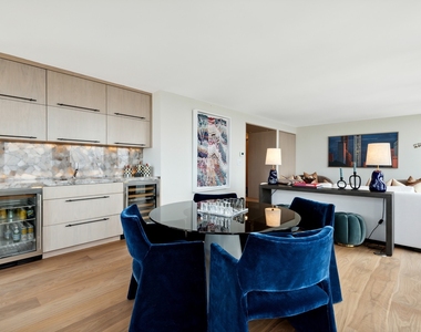 111 E Chestnut Street - Photo Thumbnail 38