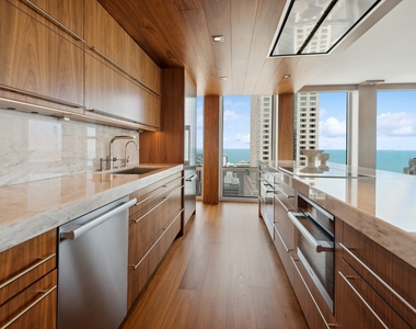 111 E Chestnut Street - Photo Thumbnail 9