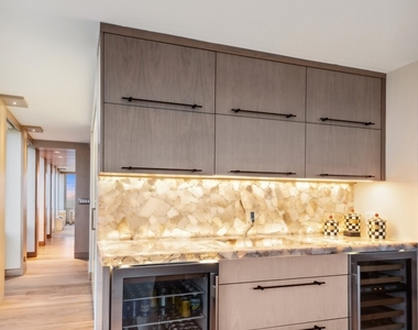111 E Chestnut Street - Photo Thumbnail 35