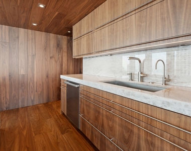 111 E Chestnut Street - Photo Thumbnail 12