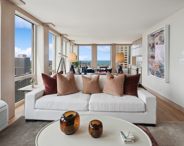 111 E Chestnut Street - Photo Thumbnail 30