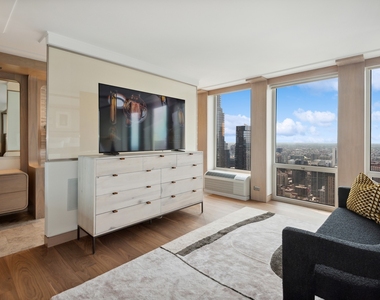111 E Chestnut Street - Photo Thumbnail 47