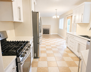 320 Thistle Drive - Photo Thumbnail 8