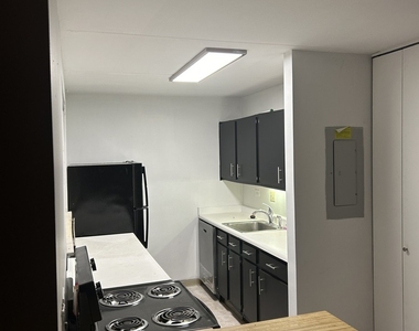 366 W Miner Street - Photo Thumbnail 1
