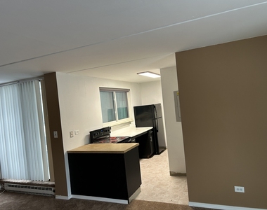 366 W Miner Street - Photo Thumbnail 2