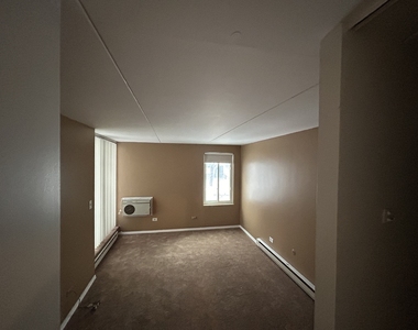 366 W Miner Street - Photo Thumbnail 7