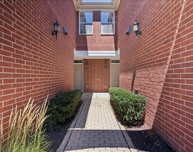 1116 Kensington Drive - Photo Thumbnail 7