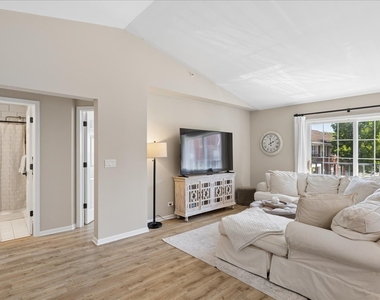 1116 Kensington Drive - Photo Thumbnail 21