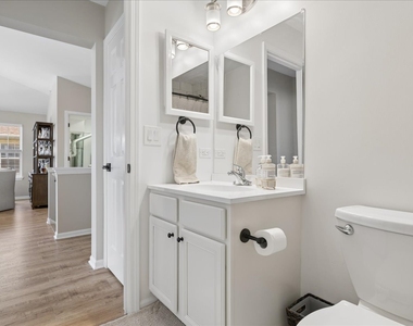 1116 Kensington Drive - Photo Thumbnail 16