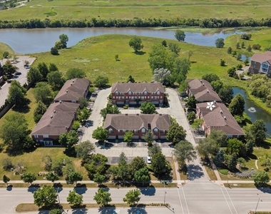 1116 Kensington Drive - Photo Thumbnail 4