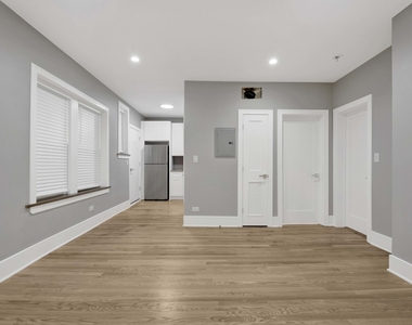 6403 N Wayne Avenue - Photo Thumbnail 7