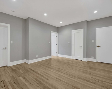 6403 N Wayne Avenue - Photo Thumbnail 4