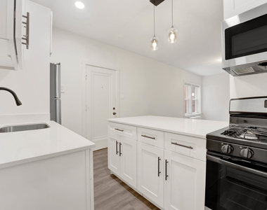6403 N Wayne Avenue - Photo Thumbnail 5