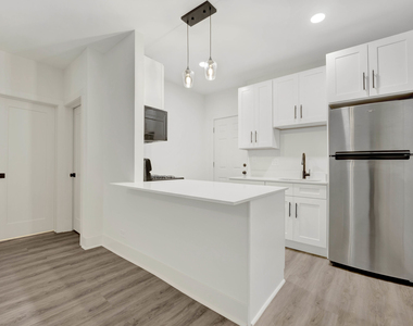 6403 N Wayne Avenue - Photo Thumbnail 4