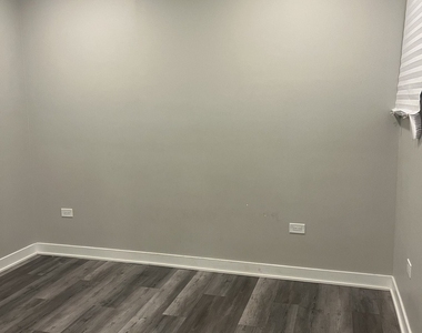 8106 S Langley Avenue - Photo Thumbnail 5