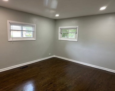 8816 Kenton Avenue - Photo Thumbnail 14