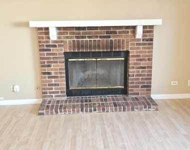 2315 N Meadows Lane - Photo Thumbnail 11