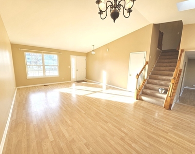 2315 N Meadows Lane - Photo Thumbnail 3