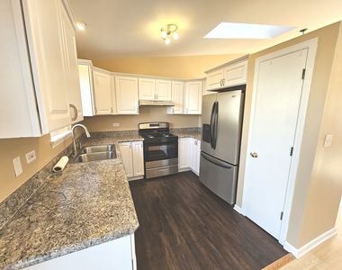 2315 N Meadows Lane - Photo Thumbnail 7