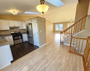 2315 N Meadows Lane - Photo Thumbnail 5