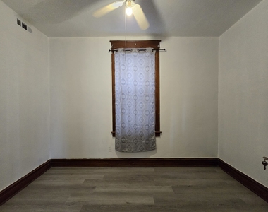 3024 W 40th Street - Photo Thumbnail 4