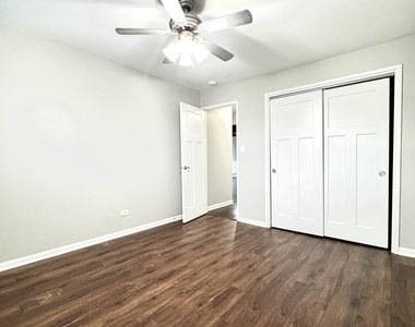 5644 W 105th Street - Photo Thumbnail 3