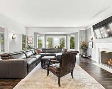 4144 Florence Way - Photo Thumbnail 2